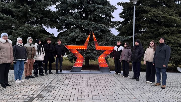 В Камских Полянах прошла акция «Свеча Памяти» в День Неизвестного солдата