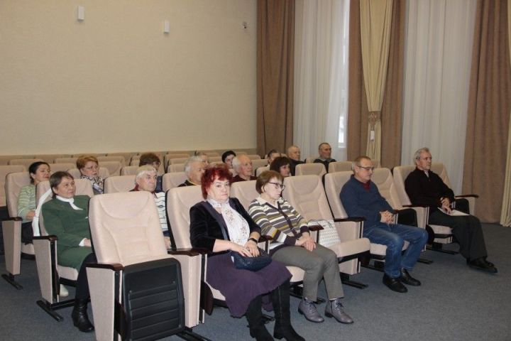 В здании администрации прошла встреча Главы Камских Полян с активом Совета ветеранов