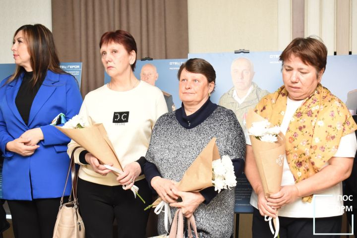 В Камских Полянах прошло открытие Республиканской выставки «Отец Героя»