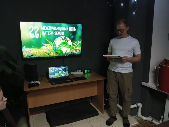 Специалист Молодёжного центра «Алан» провёл классный час «Береги планету»
