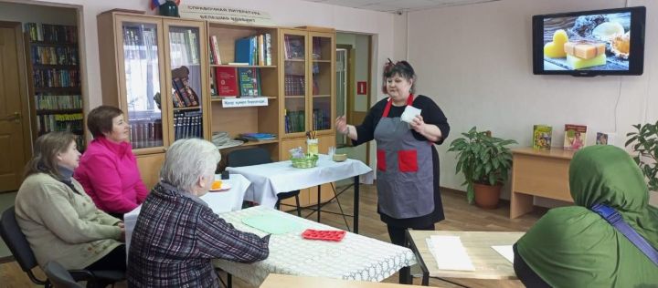 Активисты университета третьего возраста Камских Полян — осваивают рукоделие