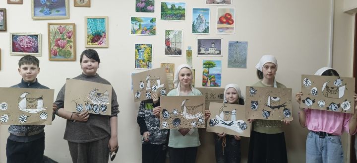 Ученики воскресной школы Камских Полян готовятся к пасхальному конкурсу