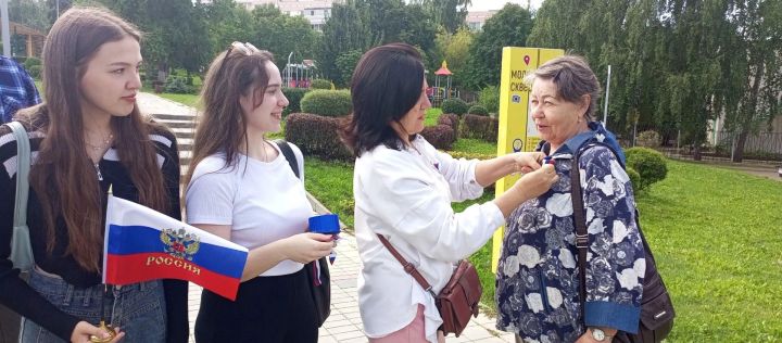 В Камских Полянах прошла патриотическая акция «Под флагом единым»
