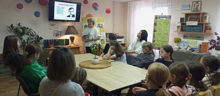 В библиотеке Камских Полян зажгли «Зеленую ламппу» для юных читателей
