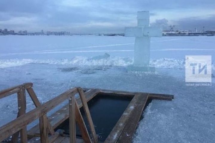 Терапевт объяснила, почему купание в проруби может быть опасно для диабетиков и эпилептиков