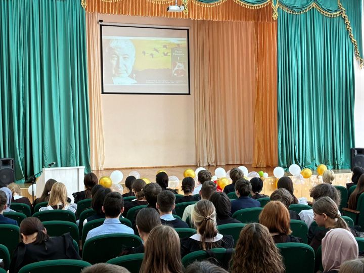 В Камскополянской школе №1 провели линейку ко Дню белых журавлей