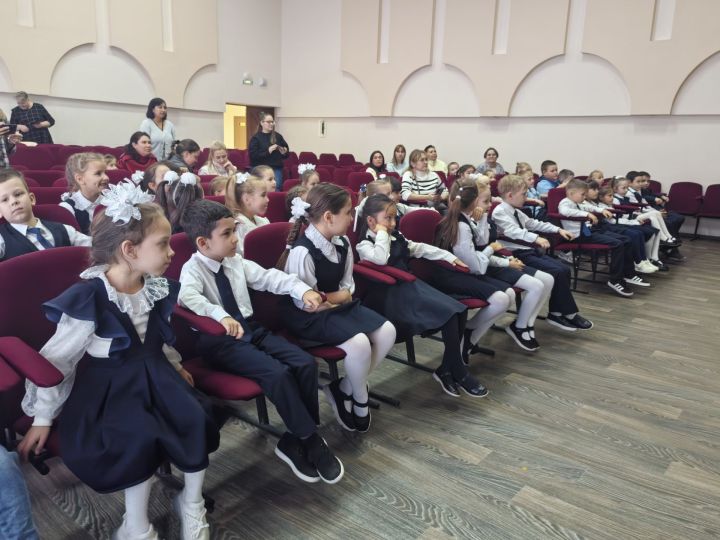 В Камскополянской школе № 2 прошло посвящение в первоклассники