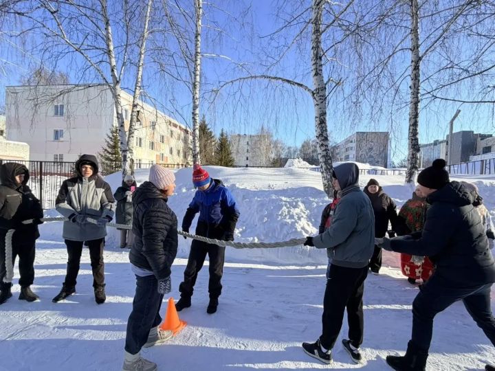 В Камских Полянах студенты колледжа сразились в военно-патриотической игре