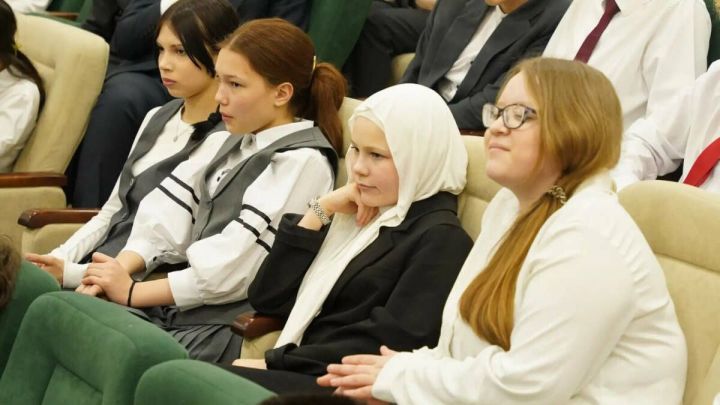 Школьникам Казани провели урок по безопасности в мессенджерах