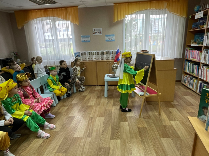 Литературный час «Живое слово Тукая» прошел в   библиотеке Камских Полян