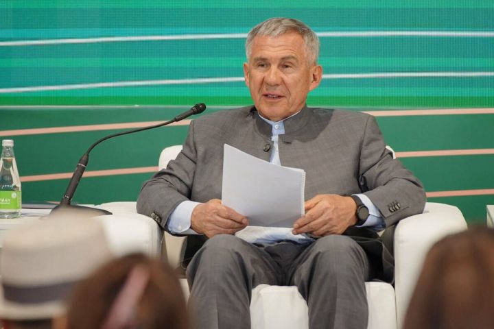 Рустам Минниханов: подарок кооператорам  - автопарк и спецрефрижератор к 110-летию Татпотребсоюза