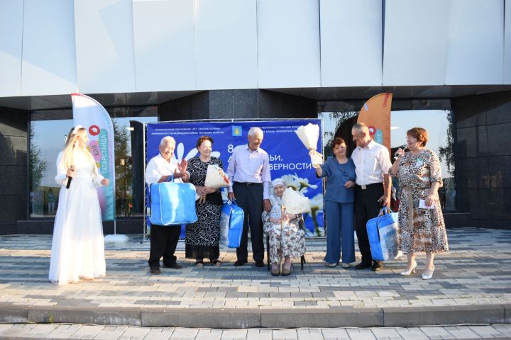 В Камских Полянах с размахом отметили День семьи, любви и верности