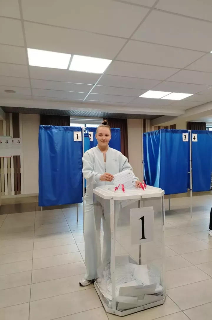 Анна Реброва из Камских Полян впервые голосует на выборах депутатов Госдумы