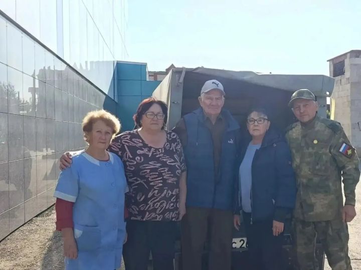 Жители Камских Полян отправили гуманитарный груз бойцам в зону СВО