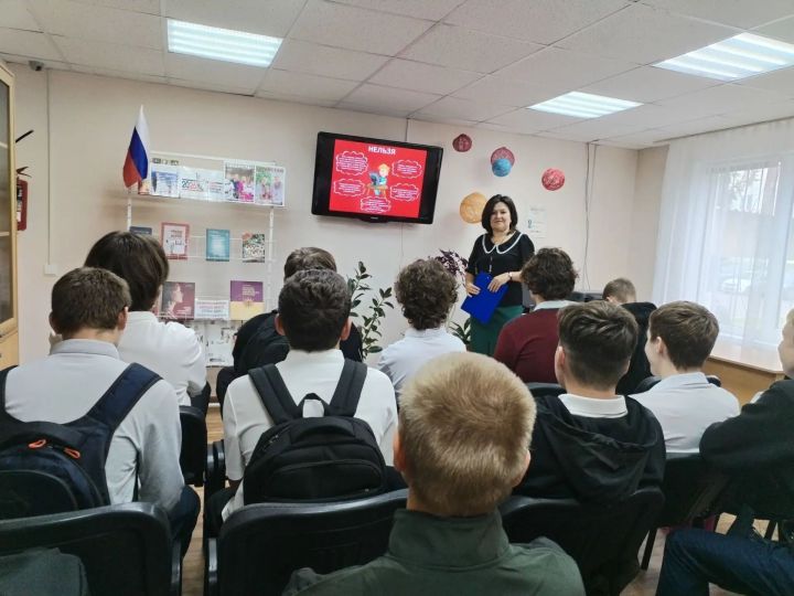 В Камско-Полянской библиотеке прошло ток-шоу для студентов колледжа