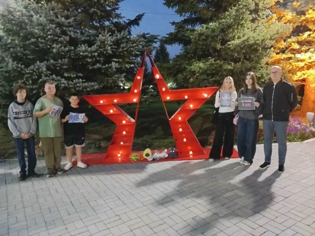 Активисты и специалисты молодёжного центра приняли участие в акции «Свеча памяти»