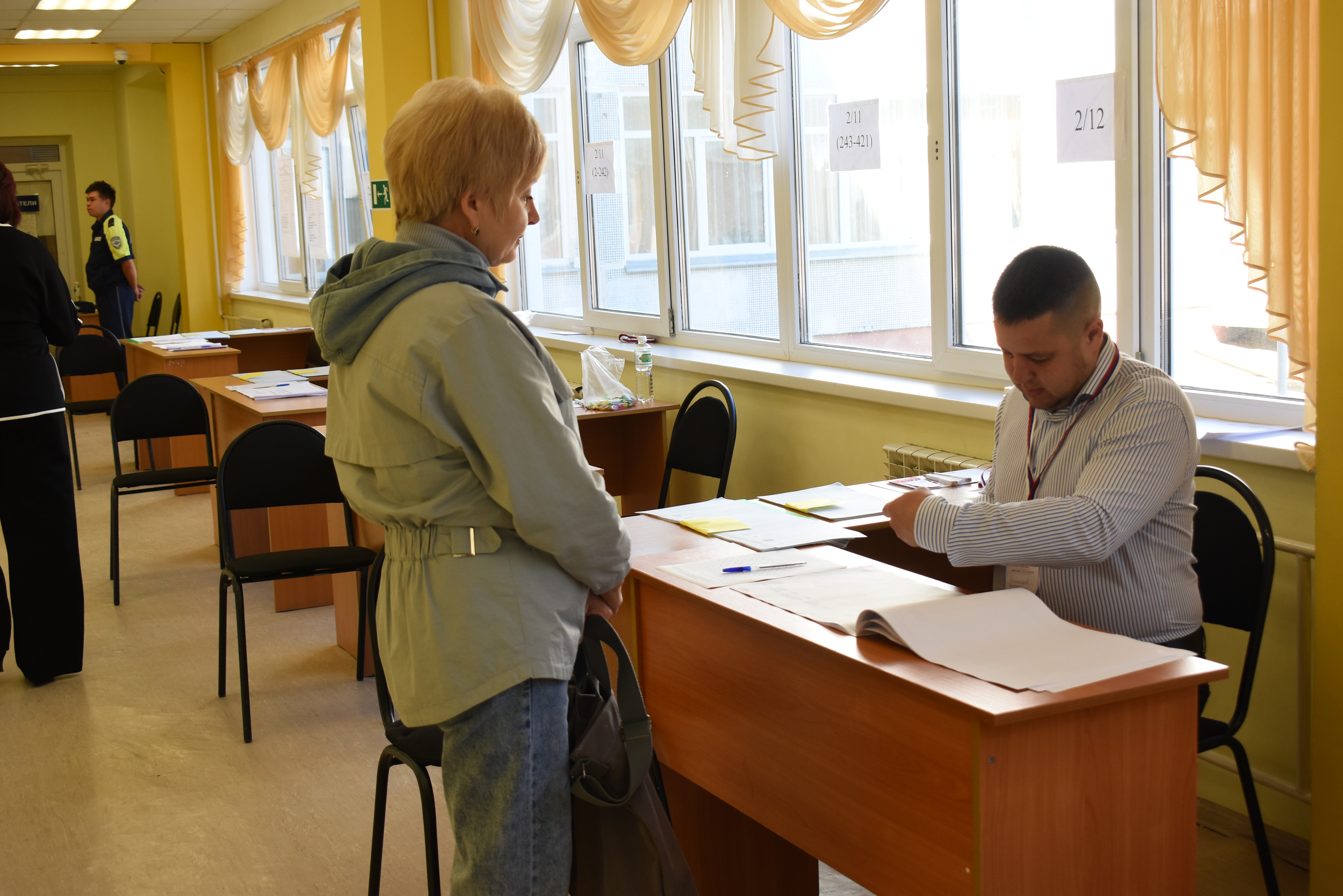 Жители Камских Полян пришли на участки в Единый день голосования