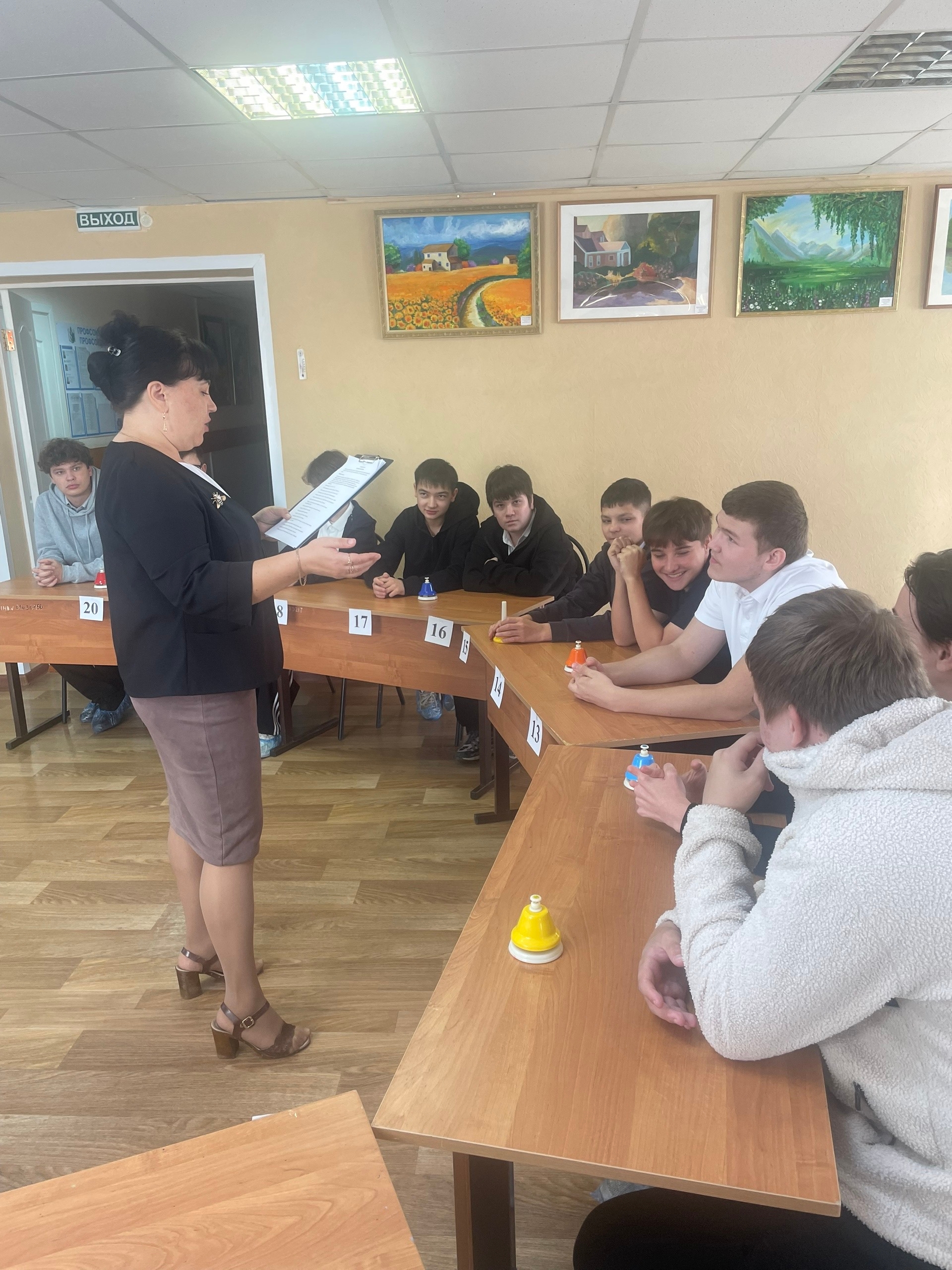 Студенты колледжа проверили эрудицию в музыкальной школе Камских Полян