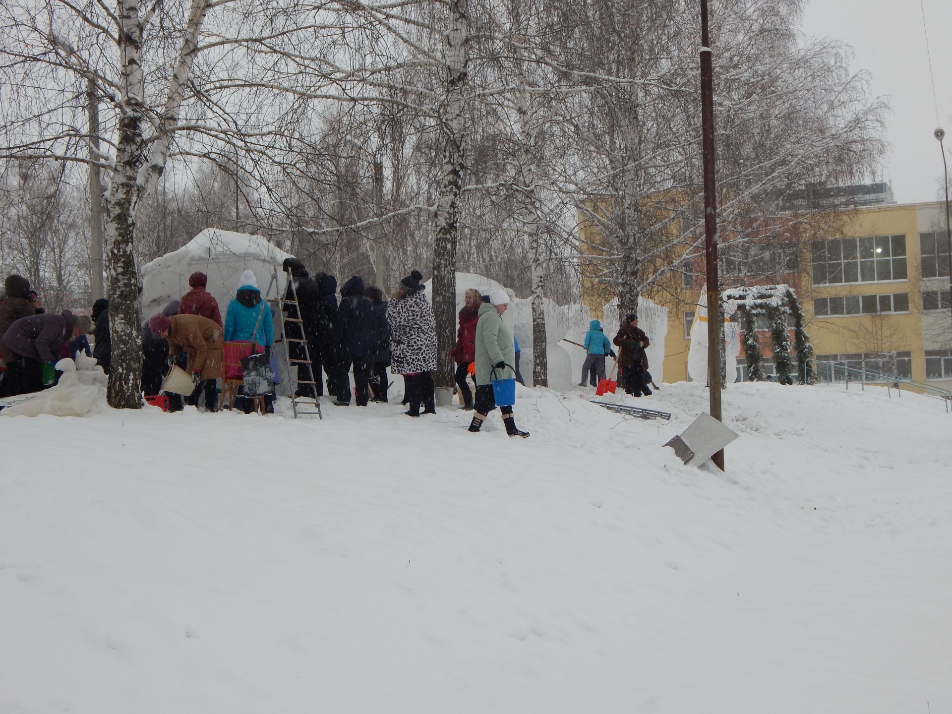 Камские Поляны обустраивают Новогодний городок