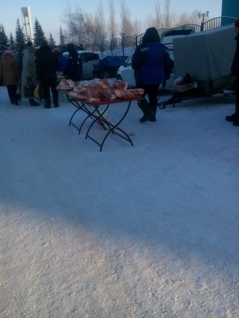 В данный момент в Камских Полянах проходит последняя в этом году Новогодняя сельскохозяйственная ярмарка