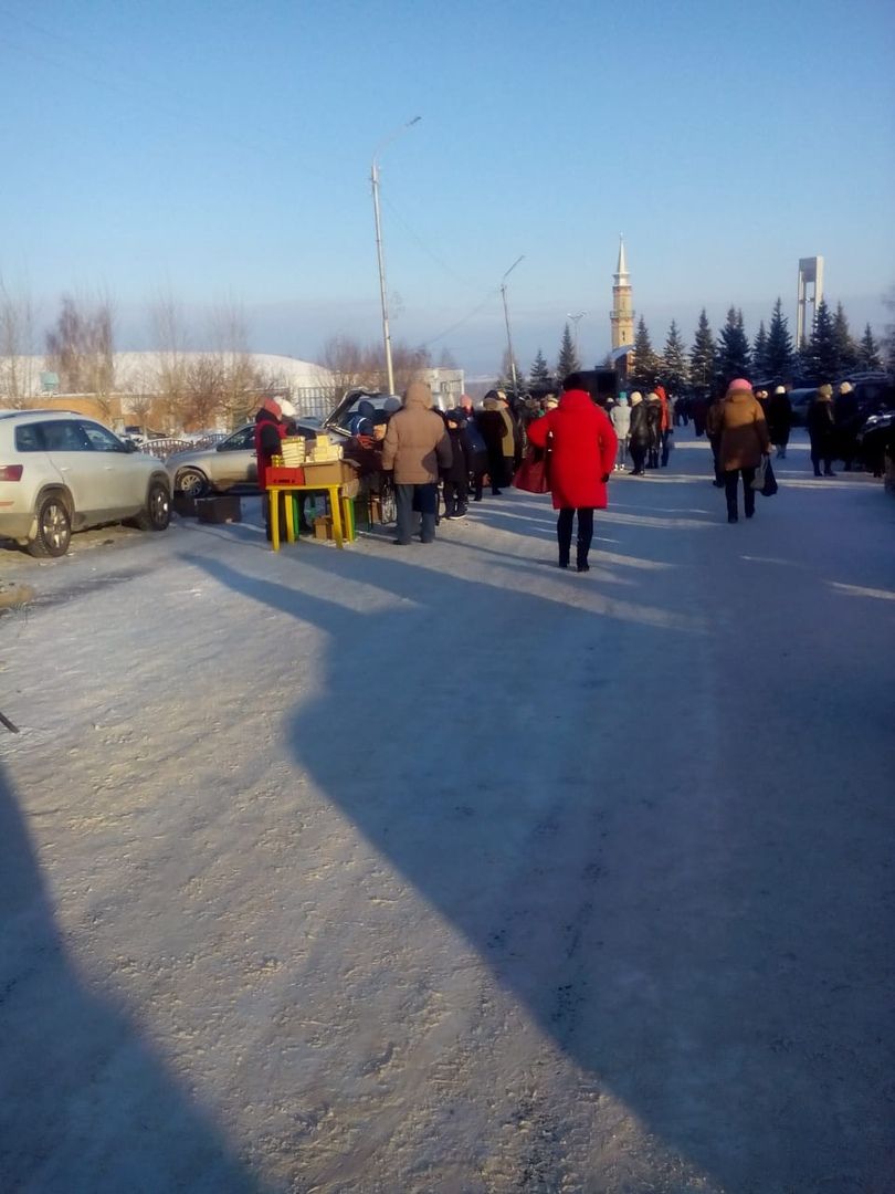 В данный момент в Камских Полянах проходит последняя в этом году Новогодняя сельскохозяйственная ярмарка