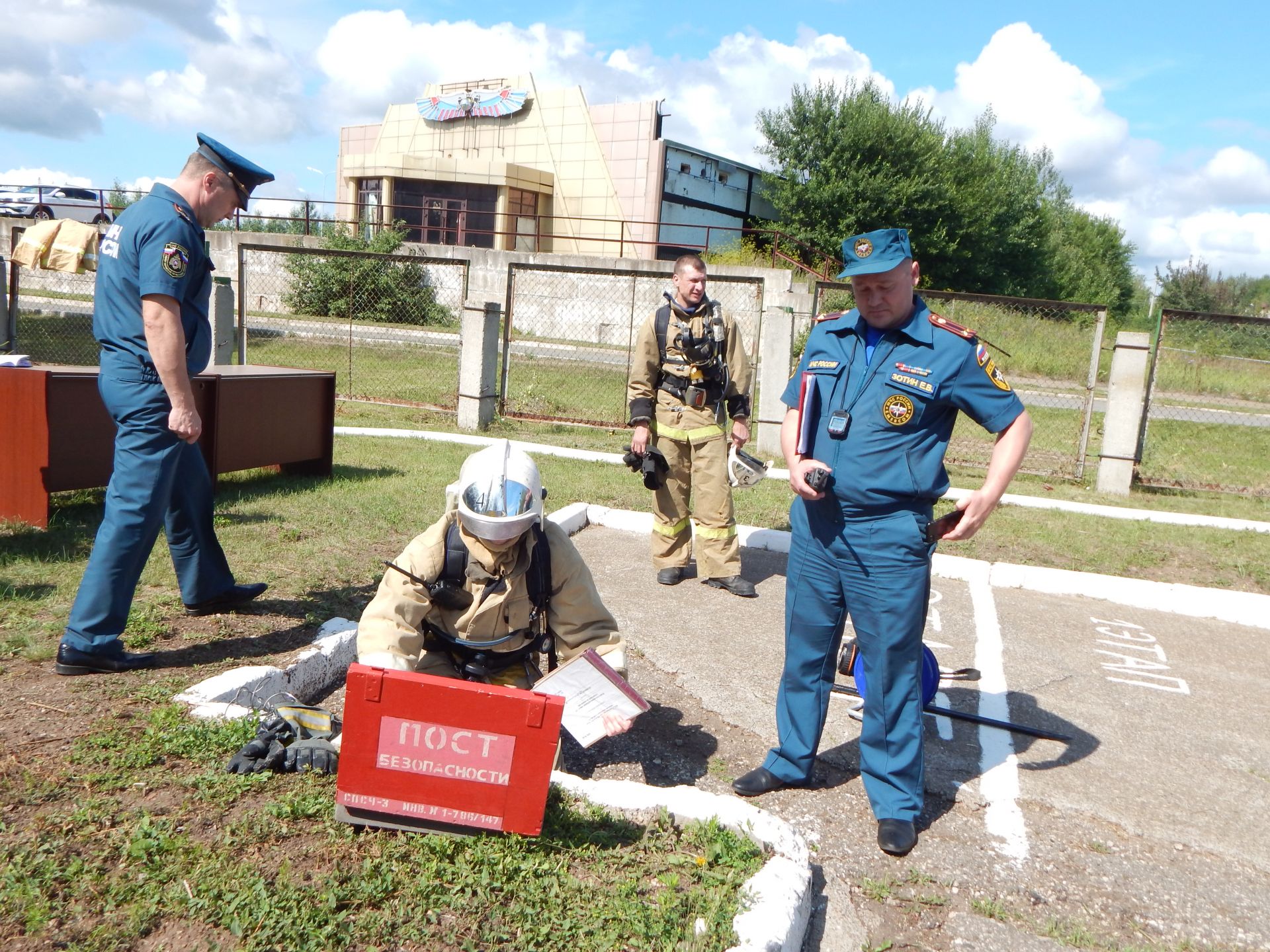 В Камских Полянах на территории пожарно-спасательной части № 163 развернулись соревнования республиканского масштаба + ФОТОРЕПОРТАЖ