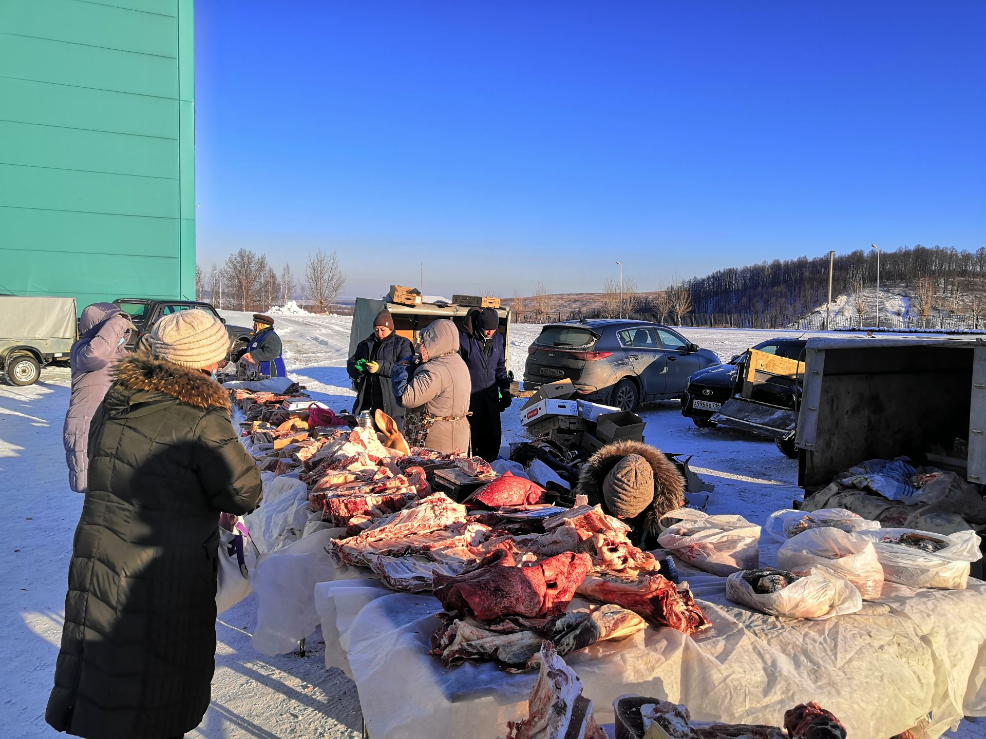 В данный момент в Камских Полянах проходит большая предновогодняя ярмарка