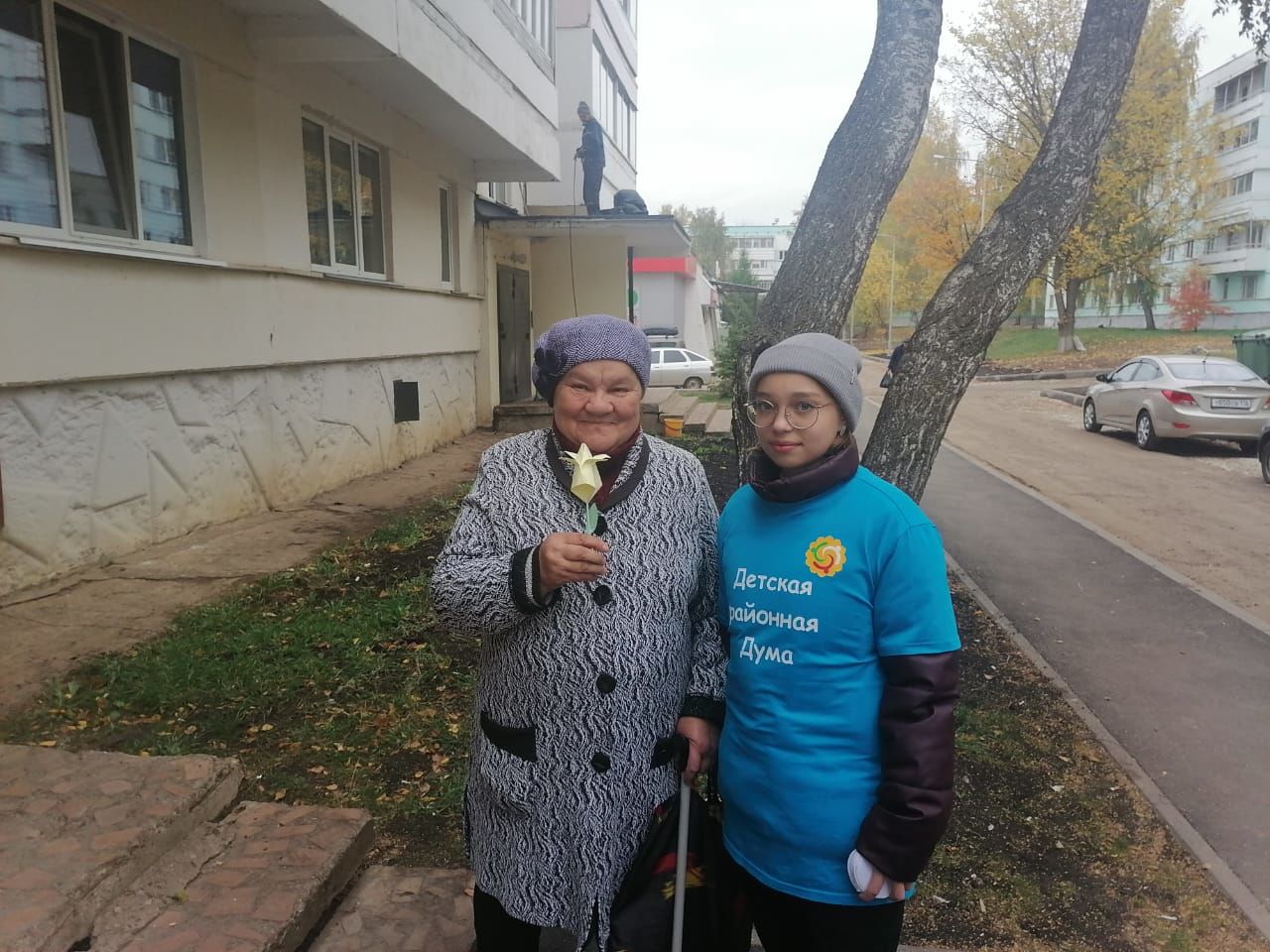 Камполянские активисты поздравили жителей поселка с Днем пожилых людей
