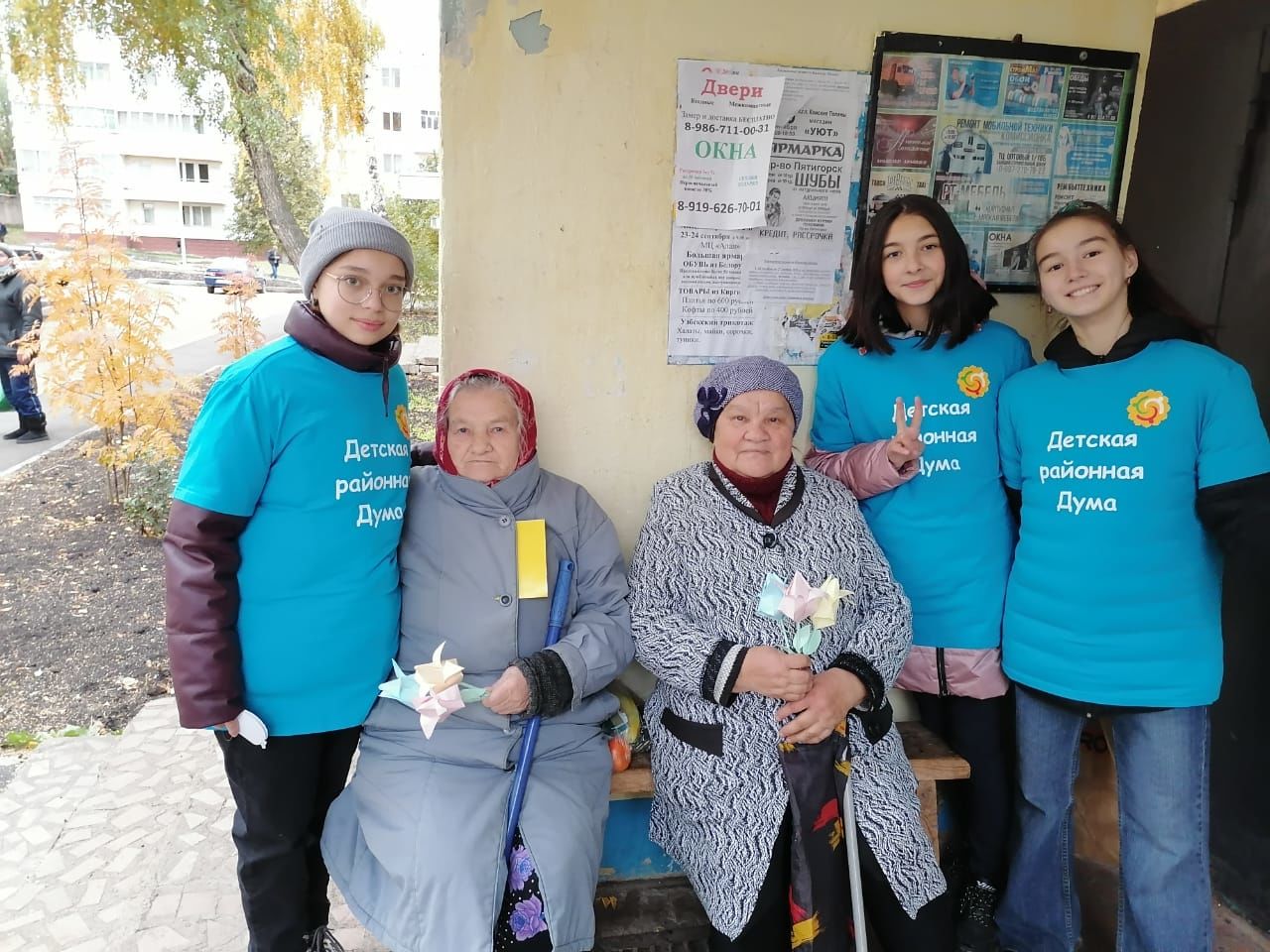 Камполянские активисты поздравили жителей поселка с Днем пожилых людей