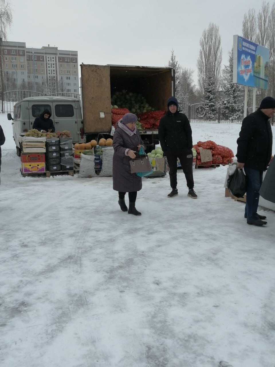 В Камских Полянах проходит сельскохозяйственная ярмарка