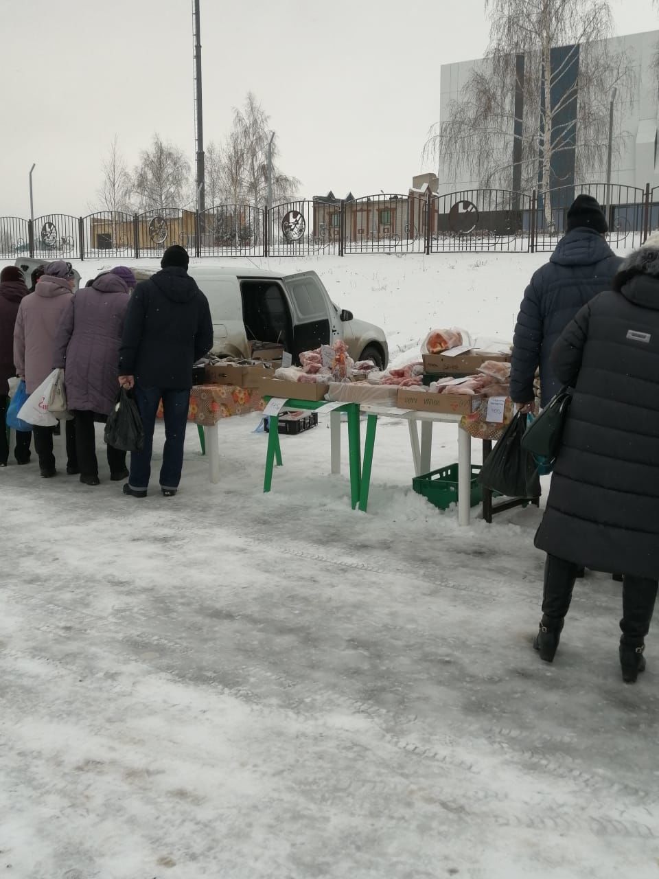 В Камских Полянах проходит сельскохозяйственная ярмарка