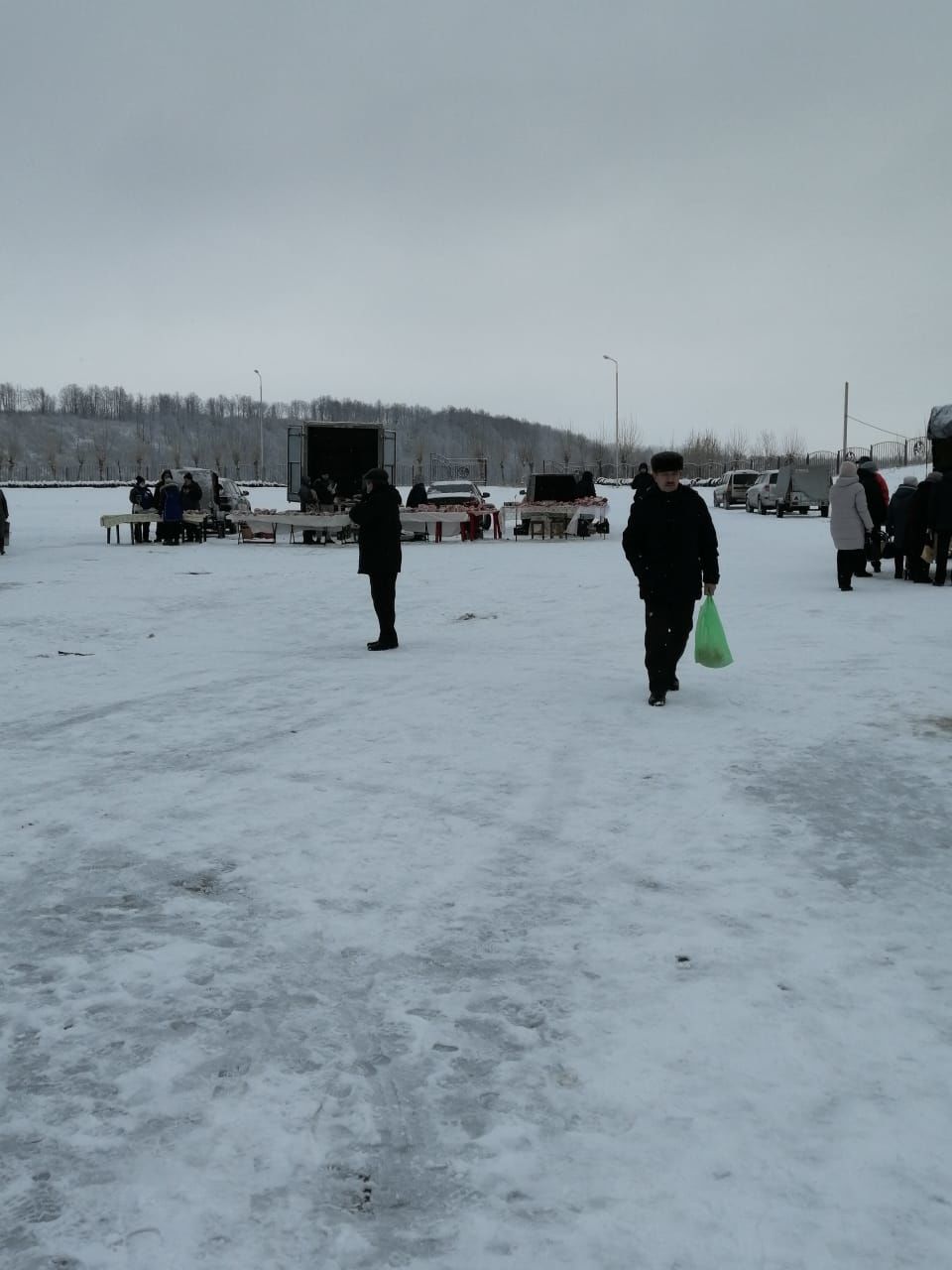 В Камских Полянах проходит сельскохозяйственная ярмарка