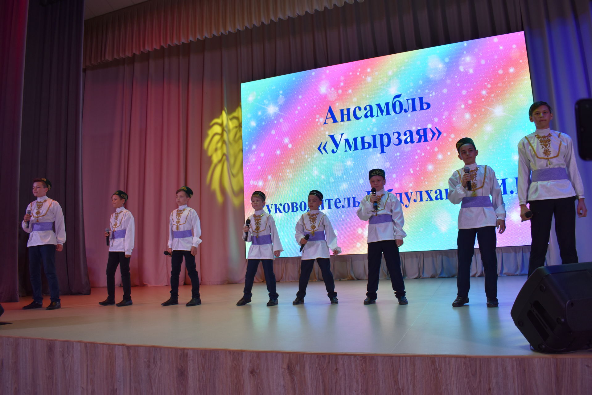 В культурном центре прошло традиционное чествование звезд камскополянской школы №2