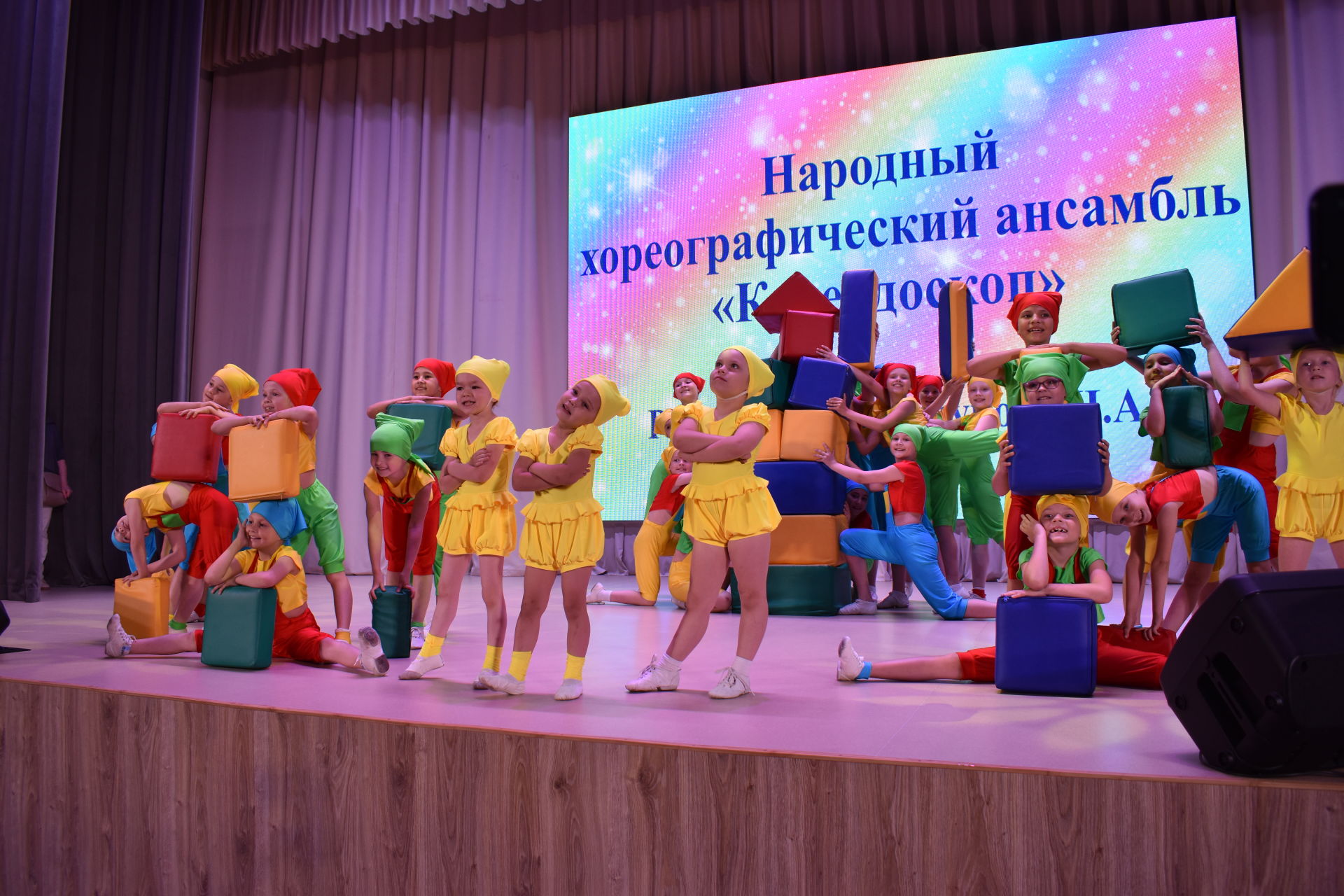 В культурном центре прошло традиционное чествование звезд камскополянской школы №2