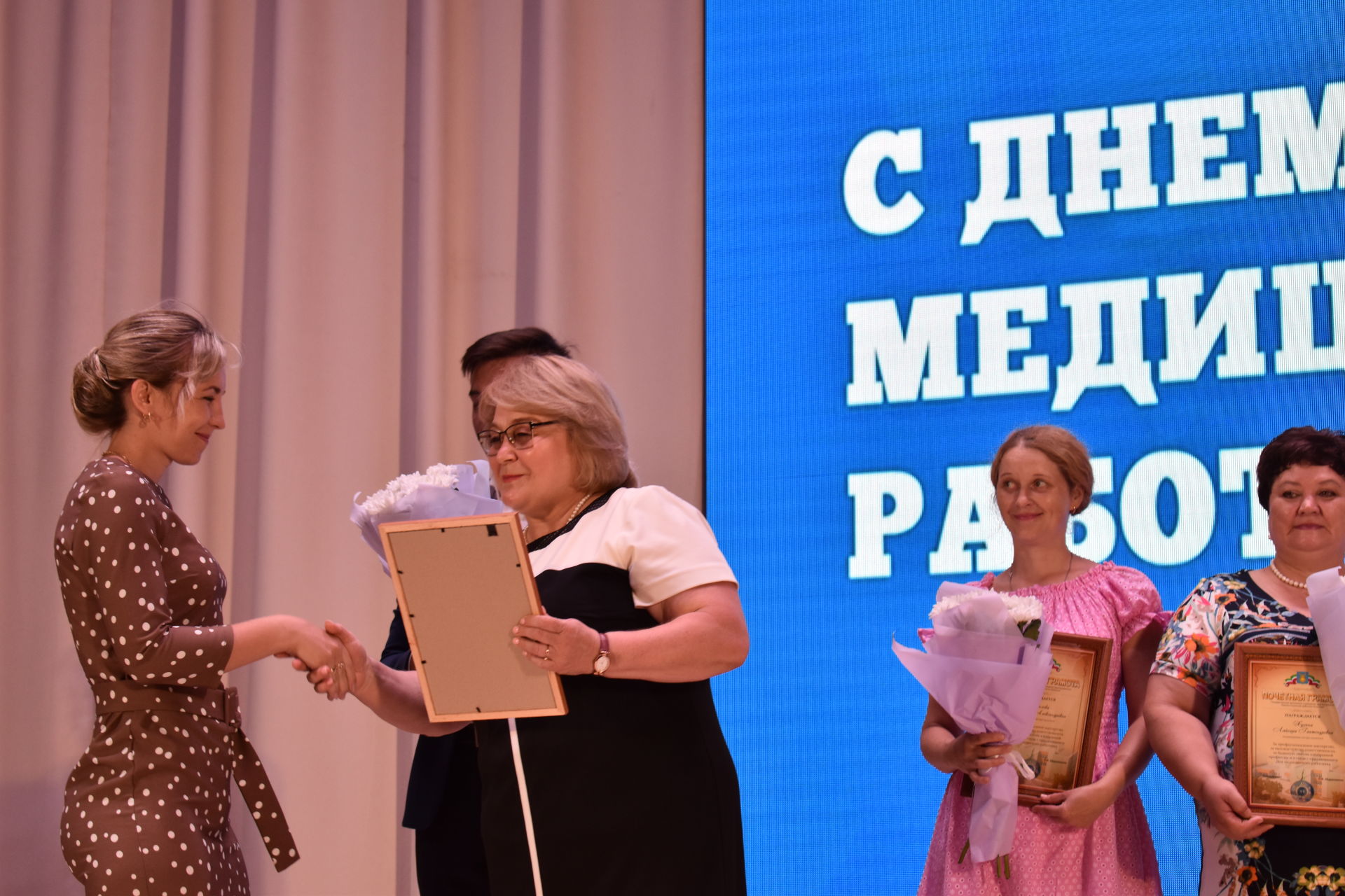 В Камских Полянах прошел праздничный концерт, посвященный Дню медицинского работника