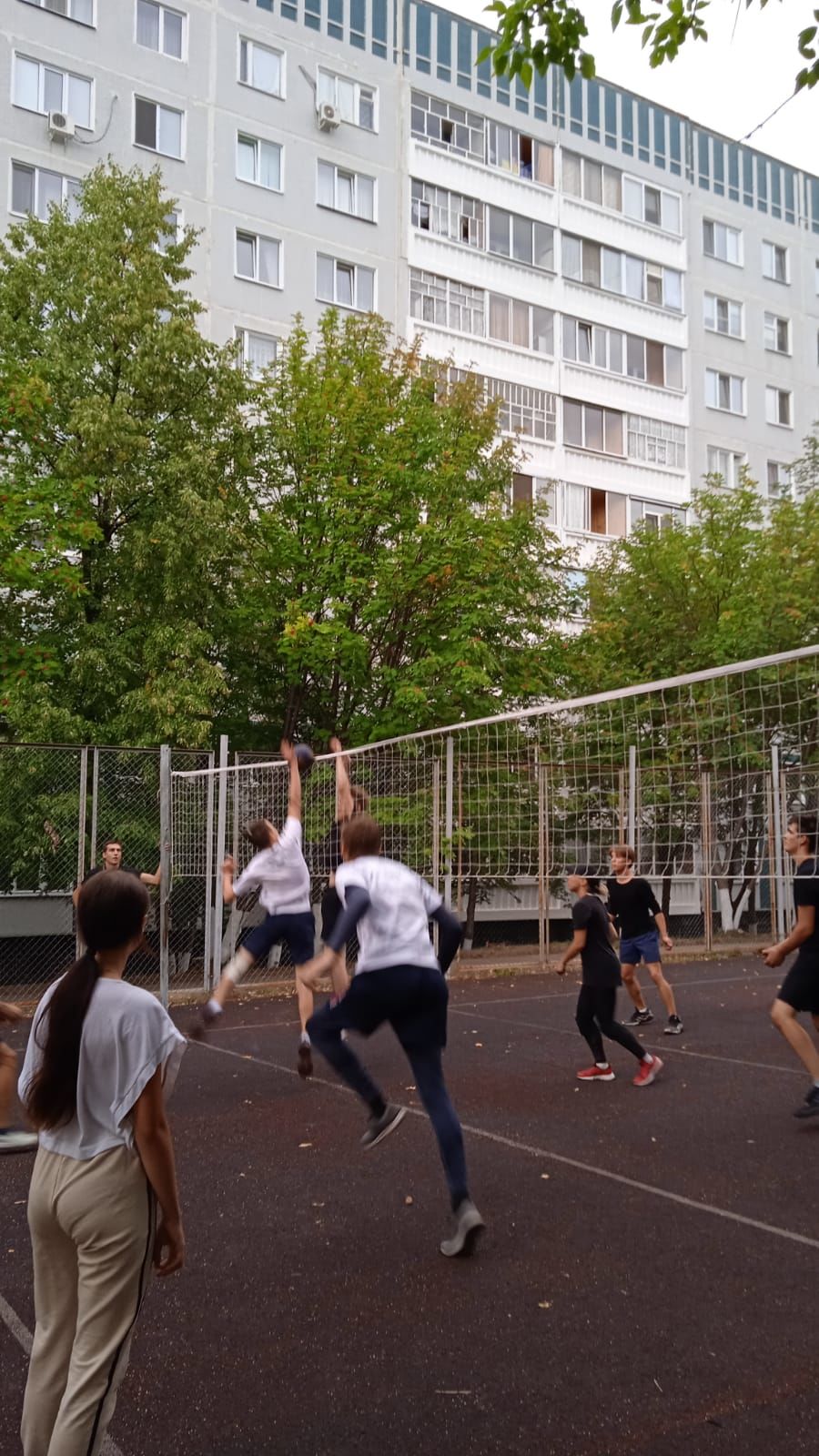 В Камских Полянах в день физкультурника были проведены соревнования по волейболу