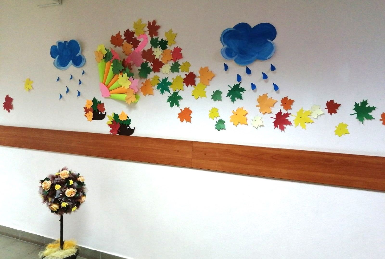 В Центре детского творчества «Радуга» создали осеннюю композицию