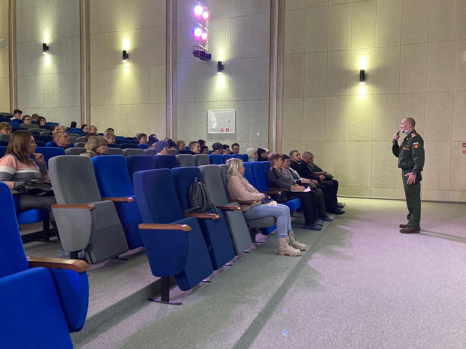 В культурном центре «Чулман-Су» прошла встреча с военным комиссаром города Нижнекамска