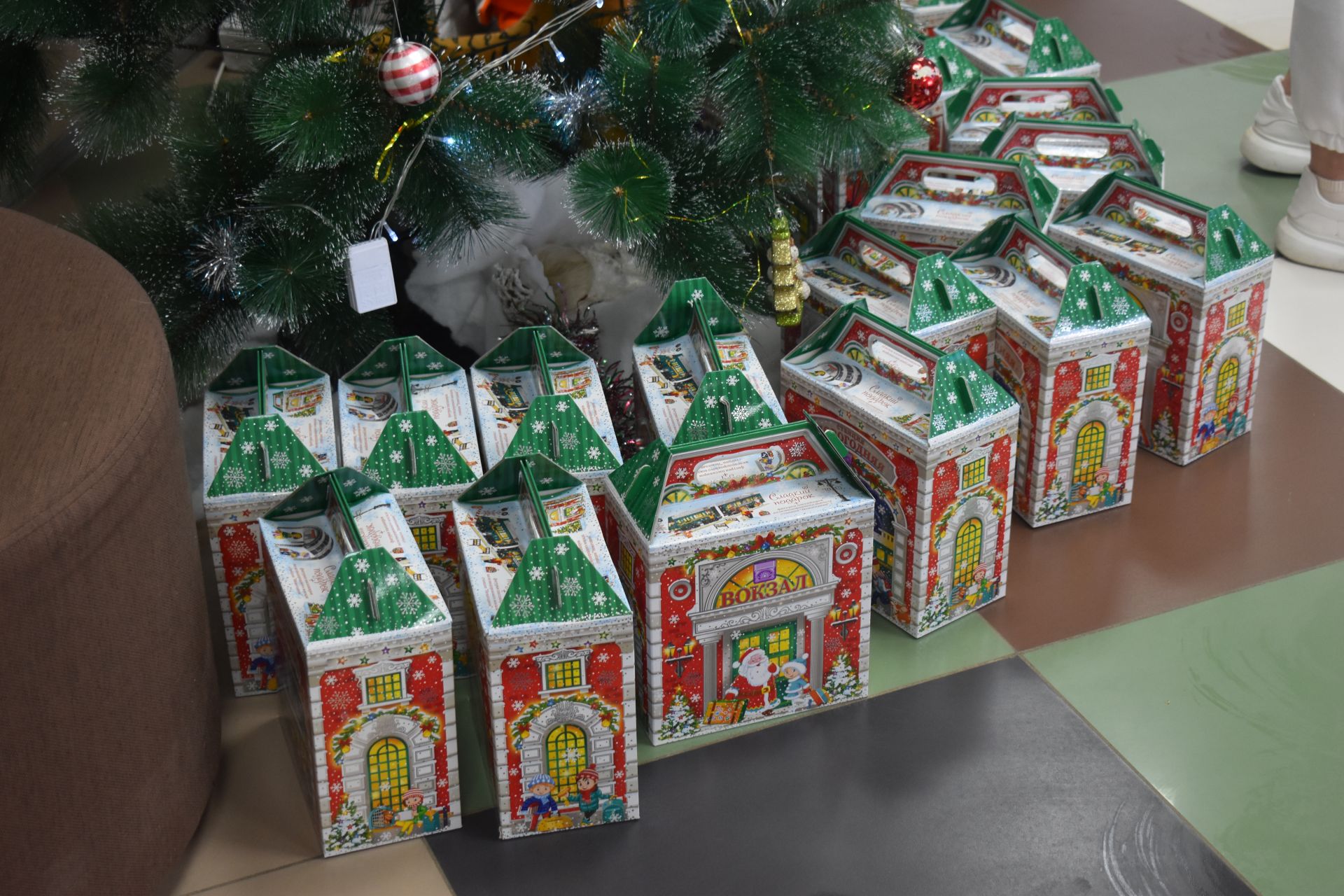 Новогодние подарки Камполянским детишкам от депутата