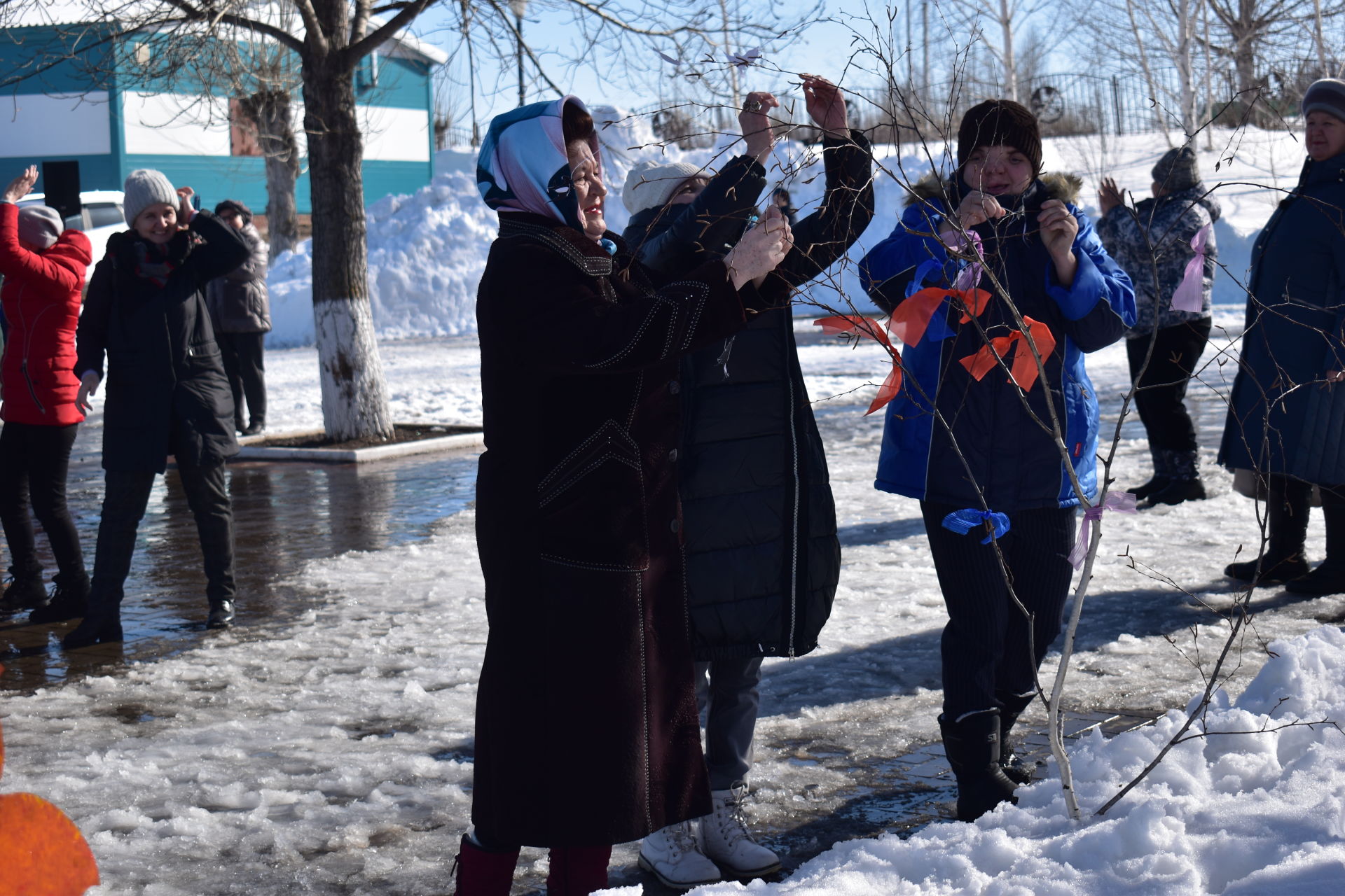 Картинки день весеннего равноденствия в 2024 году. Праздник весеннего равноденствия. Весенний праздник. Зимняя вечеринка. С праздником весны.