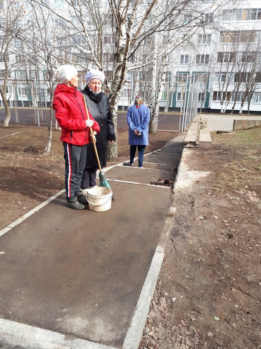 В Камских Полянах состоялся субботник