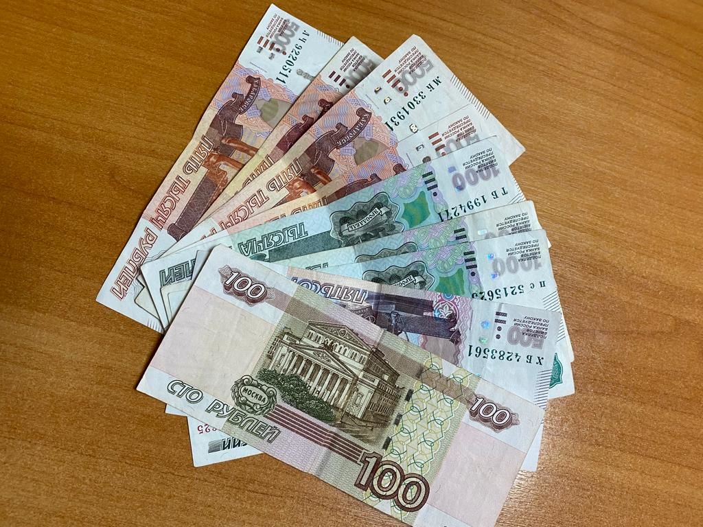 Какая пенсия повышается с 1 апреля 2024. Деньги пособия. Новые купюры в России. Повышение зарплаты. 20 000 Рублей.