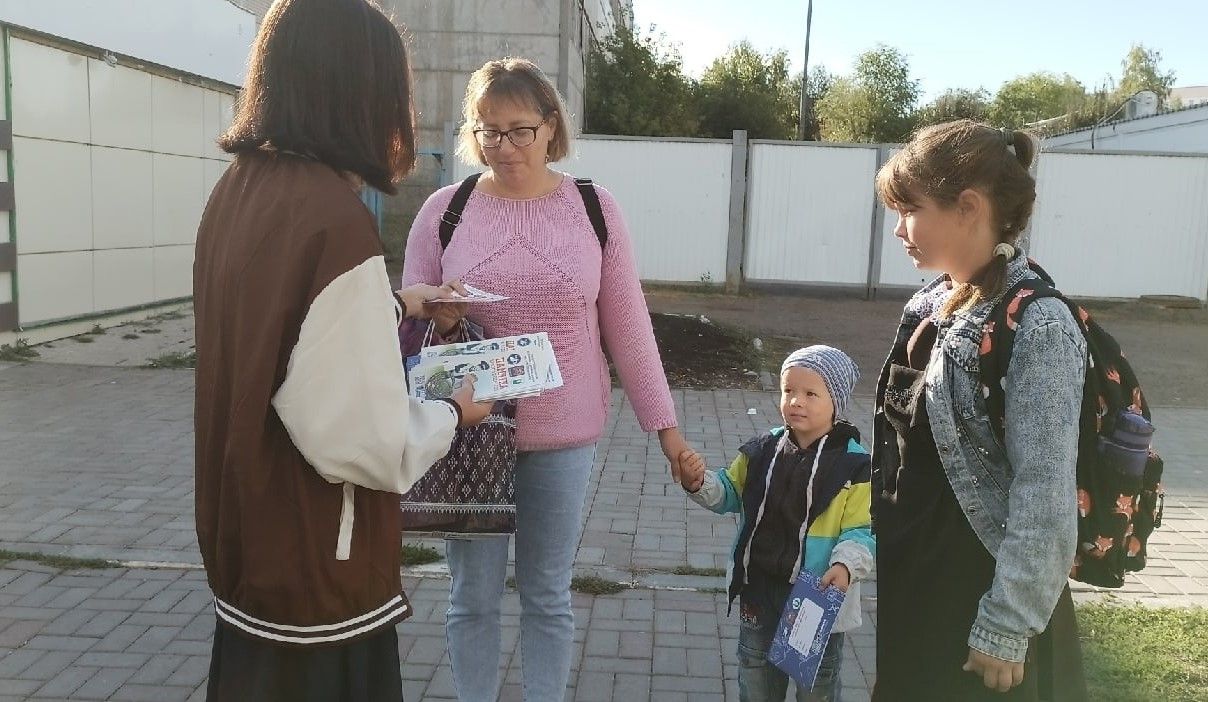 Активисты камполянской Детской районной Думы дали старт районной акции «Помоги первокласснику безопасно прийти в школу».