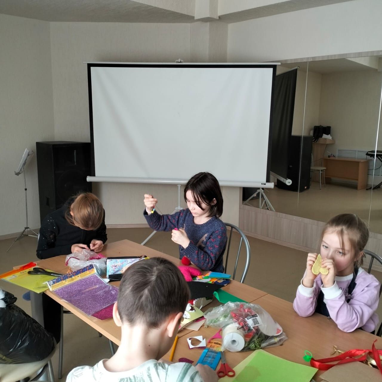 В КЦ «Чулман-Су» состоялись занятия в клубах выходного дня «Развиваем креативность» и «Уютный дом»