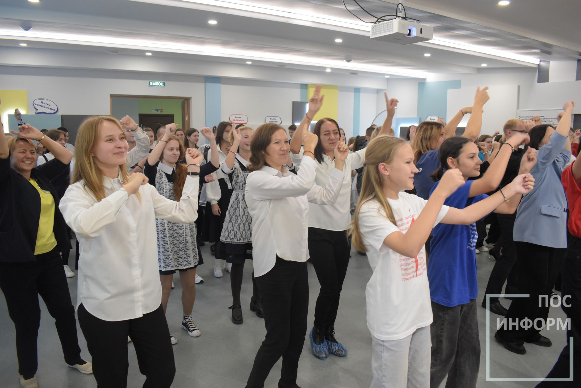 В Молодежном центре «Алан» состоялось посвящение в «Движение Первых»