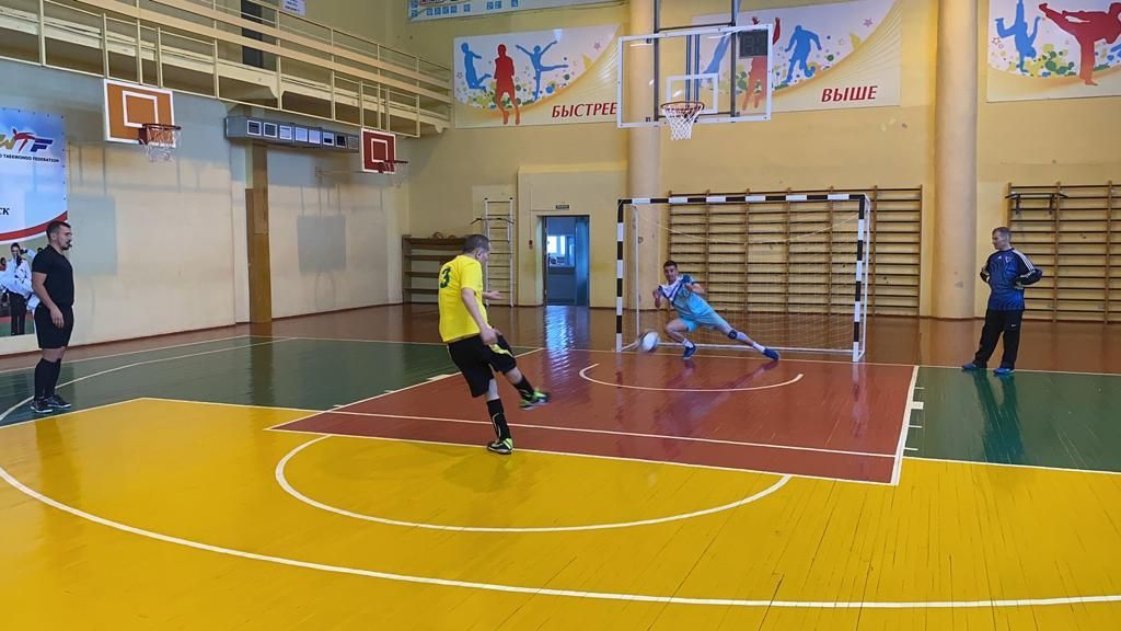 В Камских Полянах прошел товарищеский турнир по мини-футболу