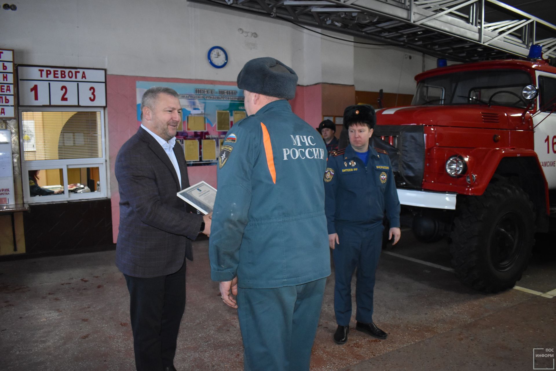 Сегодня свой профессиональный праздник со всей страной отмечают спасатели пожарной части № 163 из Камских Полян