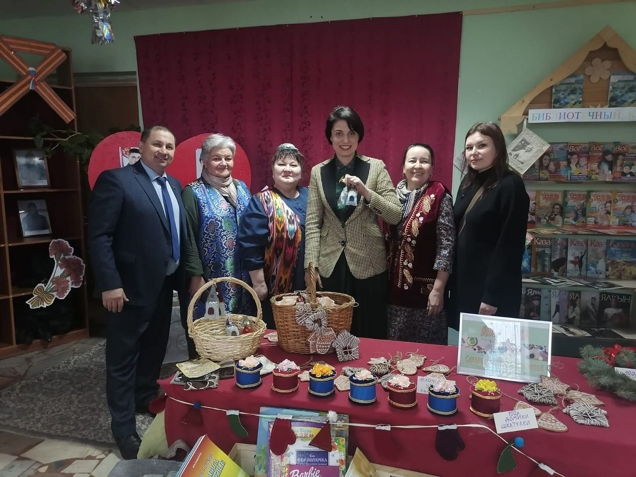 Библиотекари Камских Полян приняли участие в акции  «Новогодние подарки детям Лисичанска»