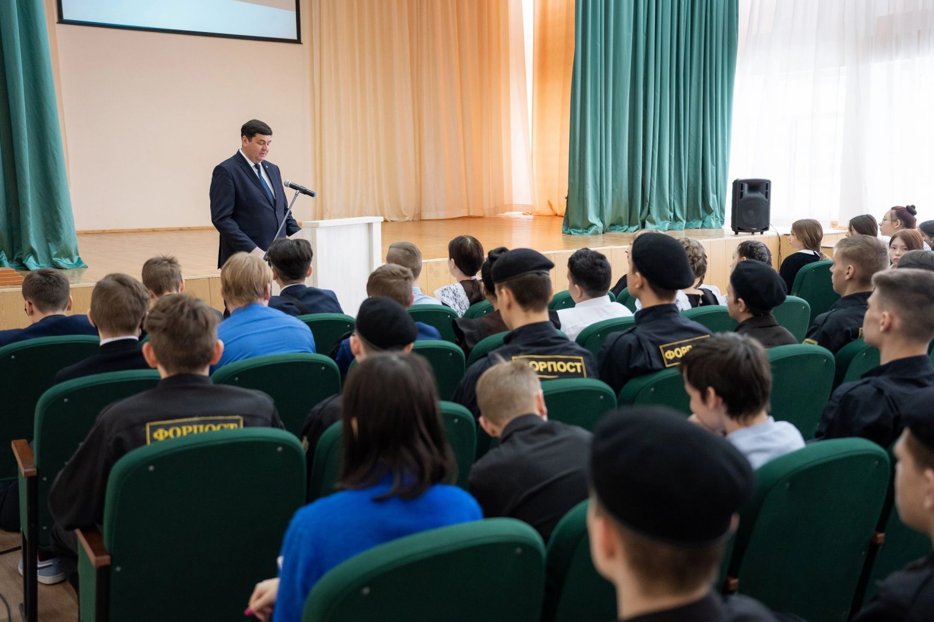 В камполянской школе №1 прошел парламентский урок «Мы – граждане России»