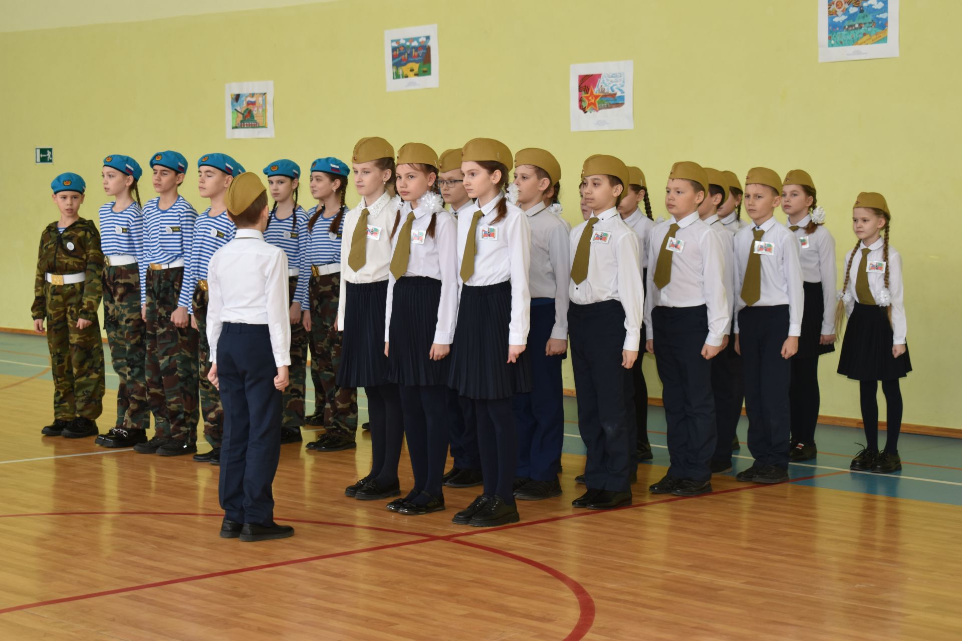 Направо! Налево! Кругом! В Камско - Полянской школе №2 прошел зональный смотр - конкурс песни и строя